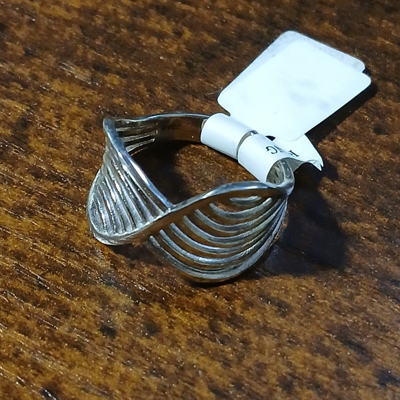 925 S/S Size 6 Exquisite Wave Pattern ring - Picture 12 of 14